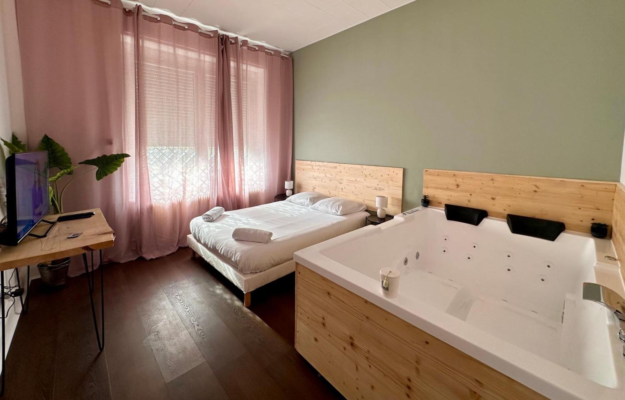 Appartement A0 Grand Appartement, Jaccuzi, Et Exterieur Thermal Artem A 200m *